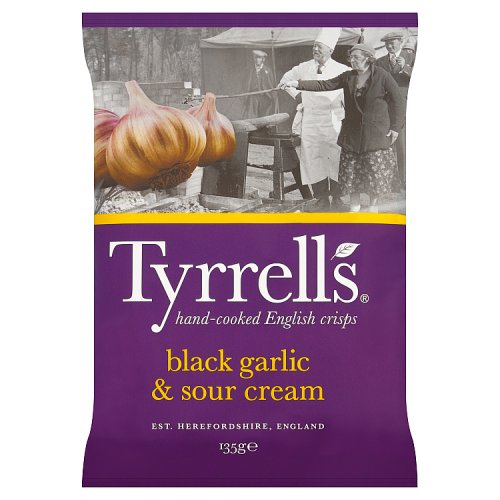 Tyrrells Black Garlic & Sour Cream Sharing Bag 135g pack shot