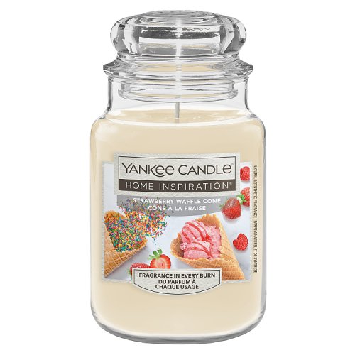 Yankee Candle Candle Strawberry Waffle Cone 538g pack shot